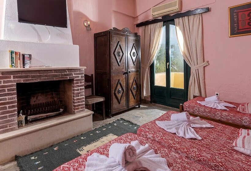 اتاق استاندارد سه نفره, Arolithos Traditional Village