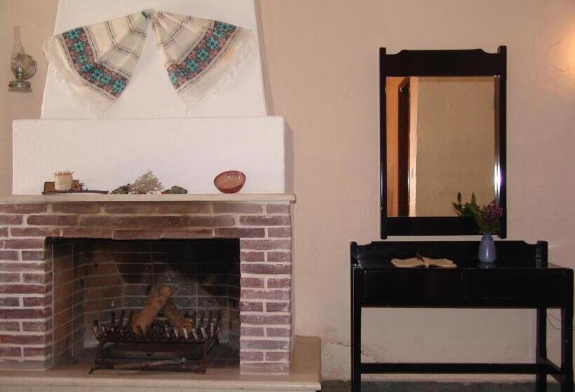 اتاق استاندارد, Arolithos Traditional Village