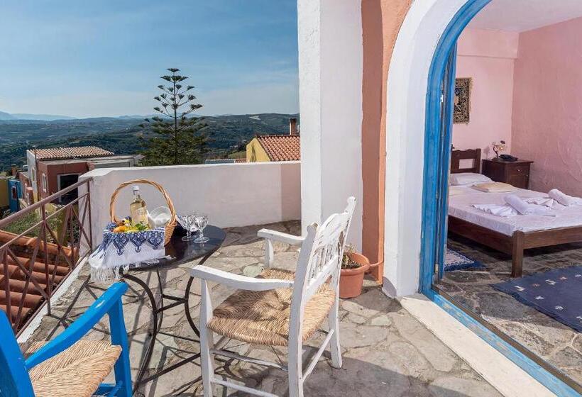 Quarto Estandar, Arolithos Traditional Village