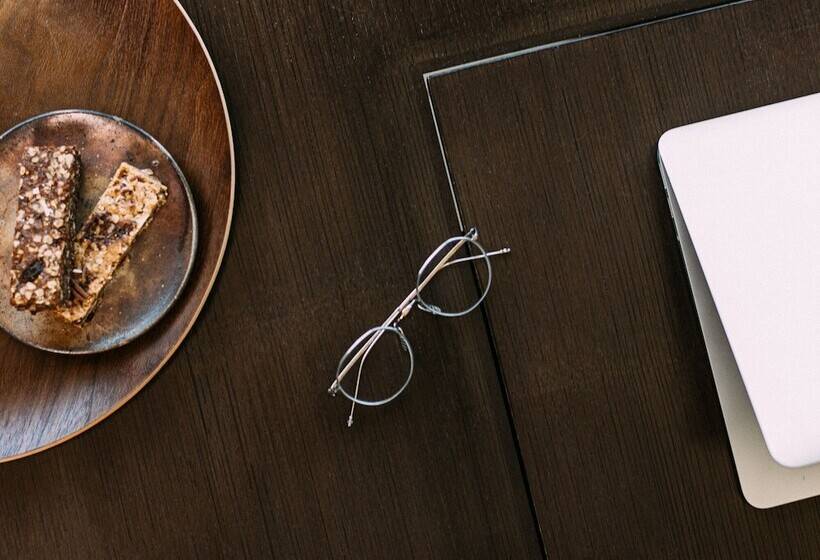 جناح جونيور, Life Gallery Athens