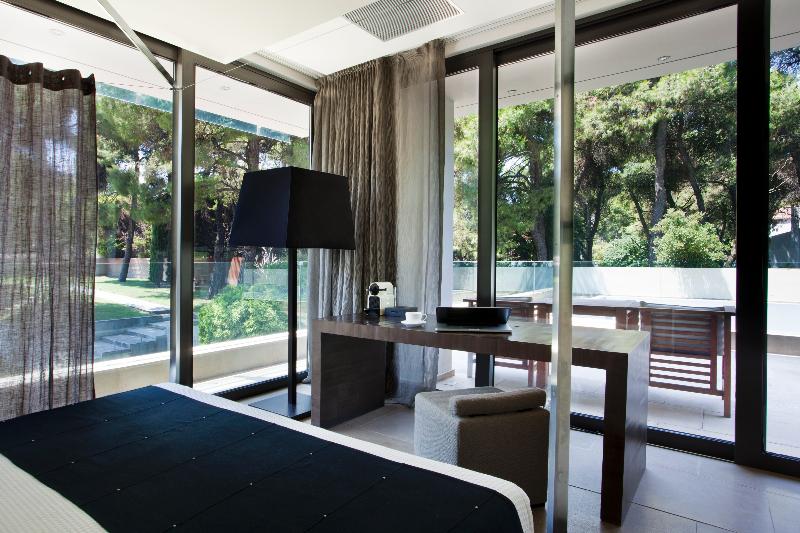 جناح جونيور, Life Gallery Athens