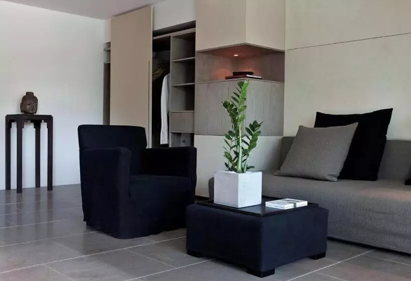 استودیوی استاندارد, Life Gallery Athens