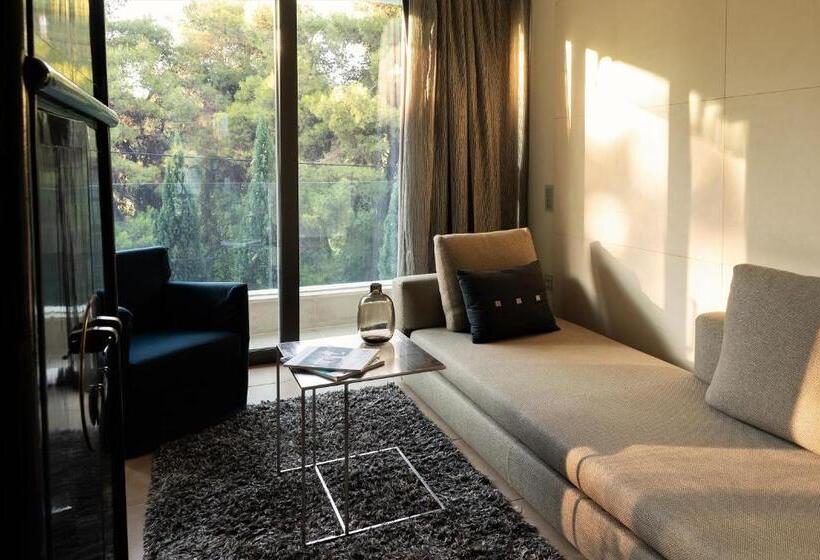 جناح جونيور, Life Gallery Athens