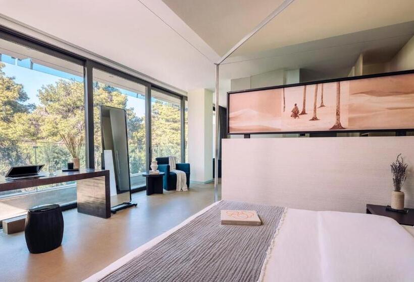 جناح جونيور, Life Gallery Athens