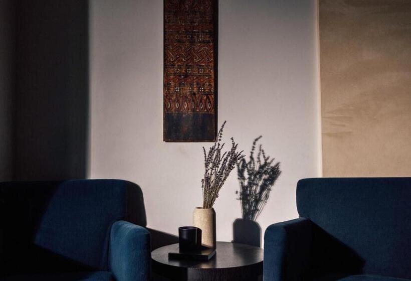 غرفة تنفيذية, Life Gallery Athens