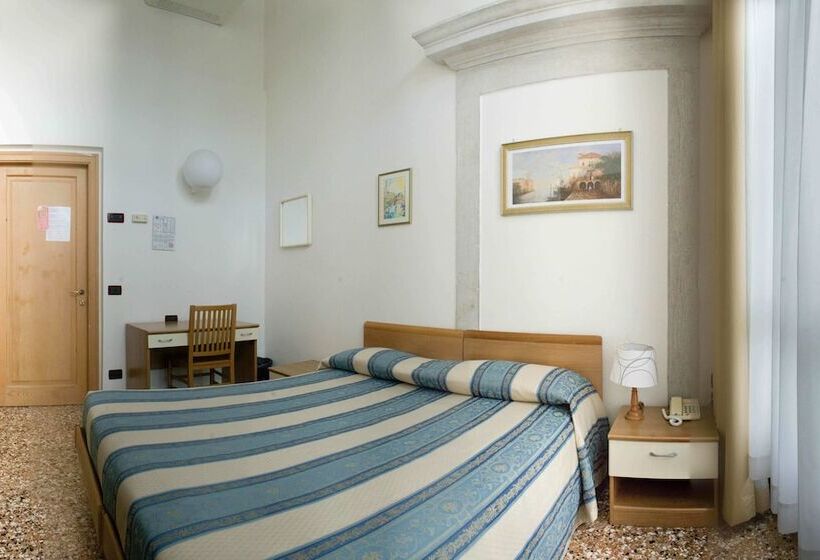 اتاق استاندارد با سرویس بهداشتی مشترک, Casa Sant Andrea