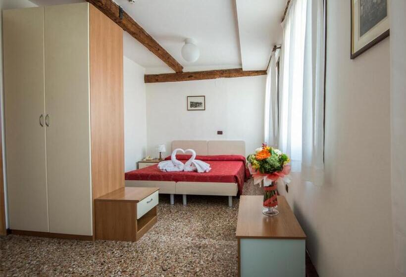 غرفة قياسية ثلاثية, Casa Sant Andrea