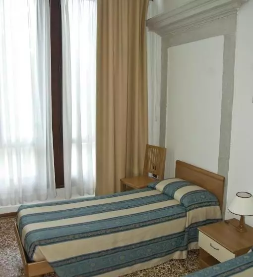 اتاق استاندارد سه تخته با سرویس بهداشتی مشترک, Casa Sant Andrea