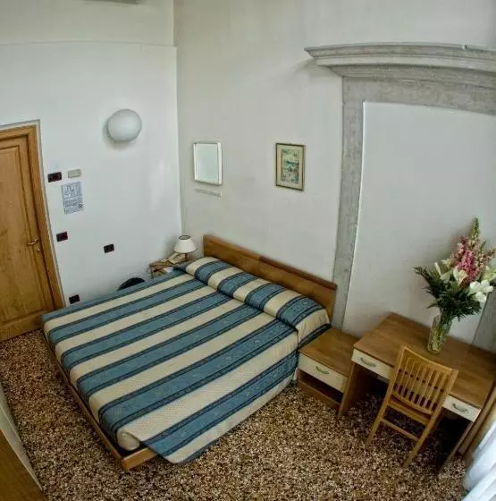 اتاق استاندارد چهارنفره با سرویس بهداشتی مشترک, Casa Sant Andrea
