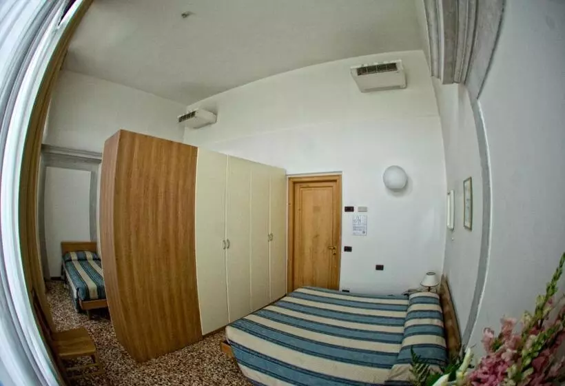 اتاق استاندارد چهارنفره با سرویس بهداشتی مشترک, Casa Sant Andrea