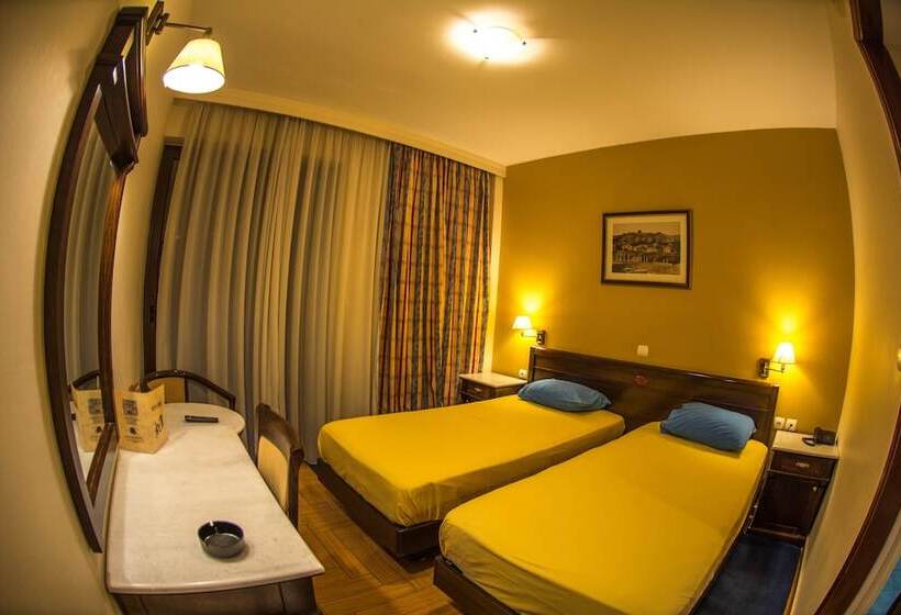 غرفة قياسية, Chris