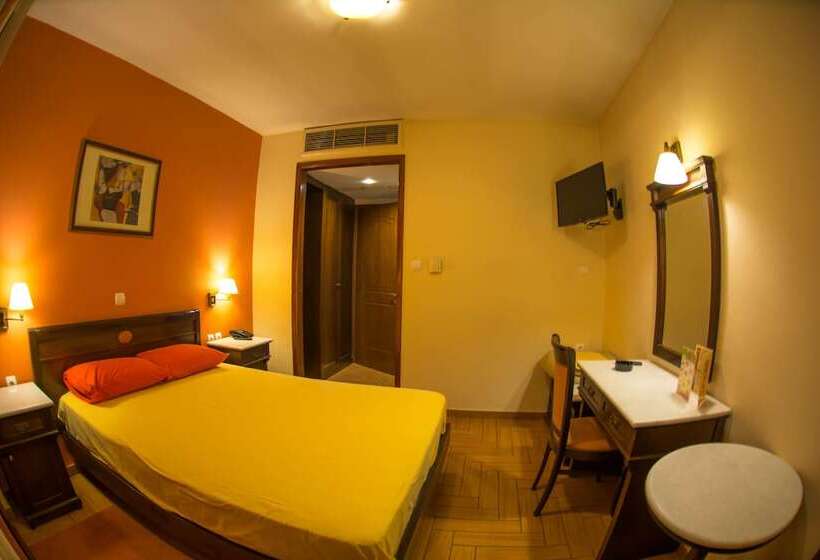 غرفة قياسية, Chris