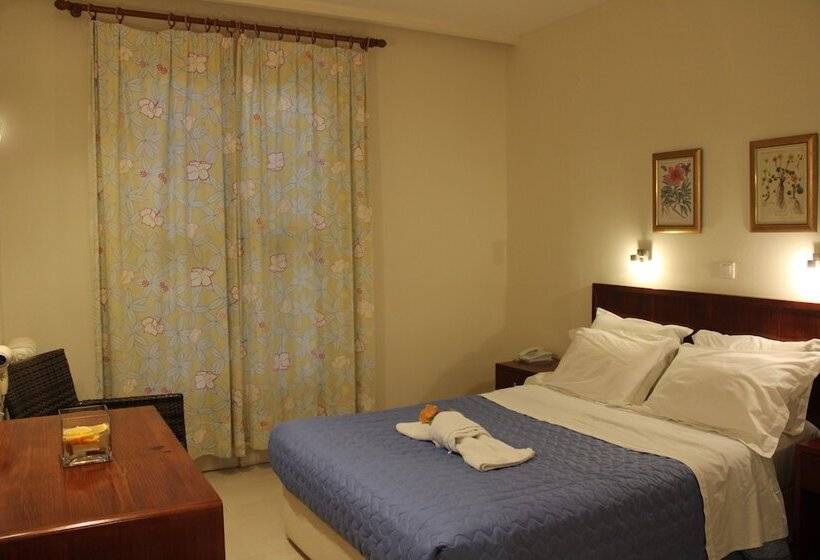 标准单人间, Dassia Beach