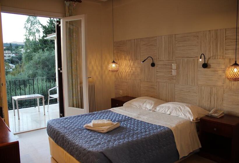 标准单人间, Dassia Beach