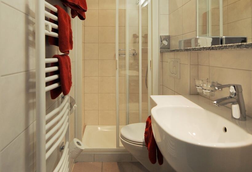 חדר סטנדרט לשלושה, Derby Interlaken   Action & Relax Hub