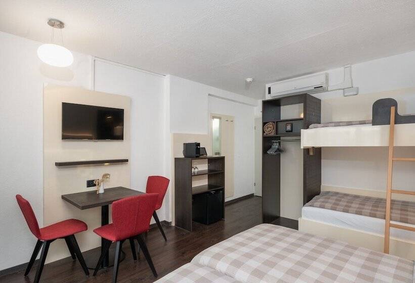 חדר סטנדרט לארבעה, Derby Interlaken   Action & Relax Hub