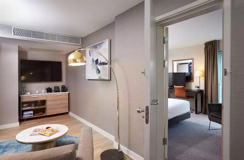 キングサイズベッドのデラックススイート, Doubletree By Hilton Hotel London Excel