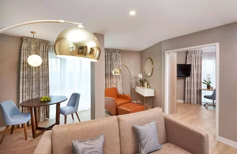 キングサイズベッドのデラックススイート, Doubletree By Hilton Hotel London Excel