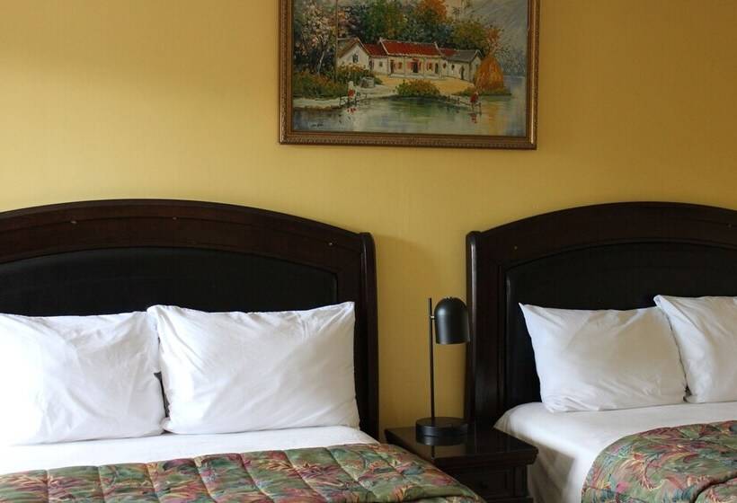 带2个双人床的标准工作室, Imperial Inn 1000 Islands