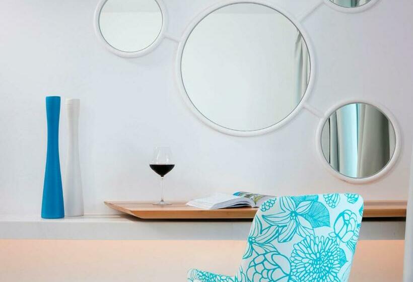 جناح, Myconian Ambassador Relais & Chateaux