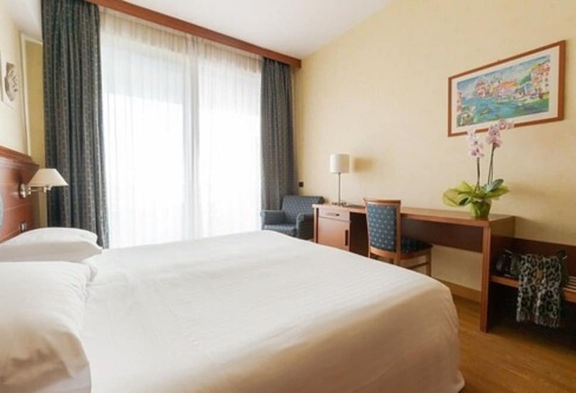 اتاق سوپریور با چشم‌انداز دریا, Nettuno