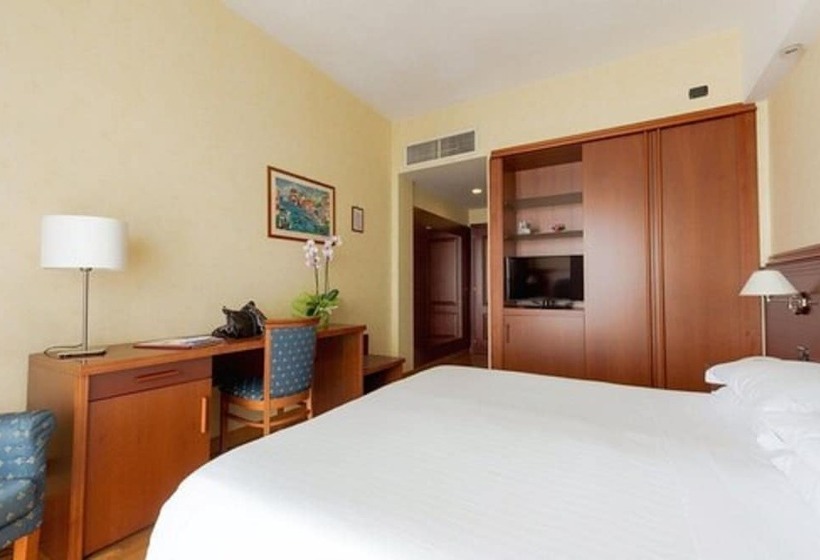 اتاق سوپریور با چشم‌انداز دریا, Nettuno