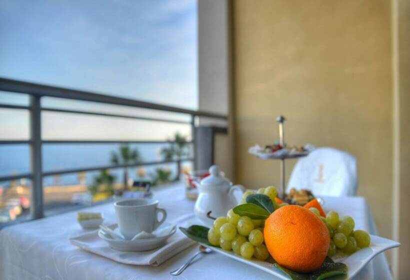 اتاق لوکس با چشم‌انداز دریا, Nettuno