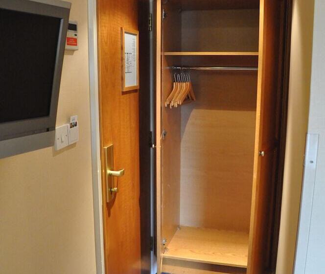 スタンダードトリプルルーム, Olympic House