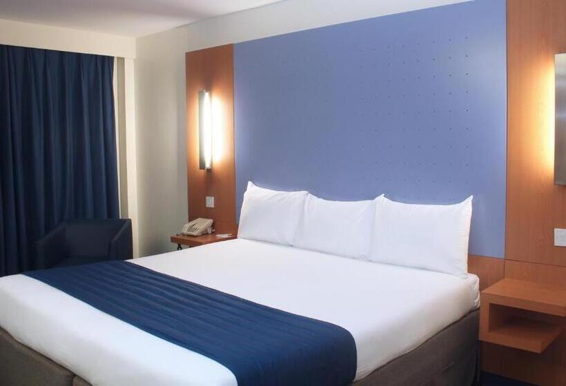 ファミリールーム, Ramada London North