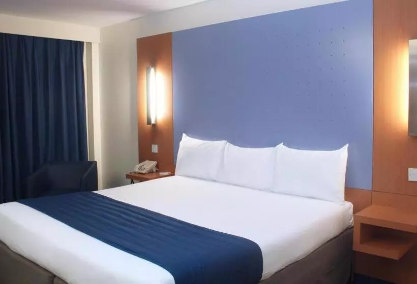 اتاق خانوادگی, Ramada London North