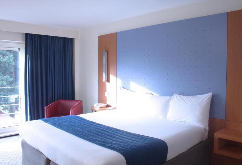 ファミリールーム, Ramada London North