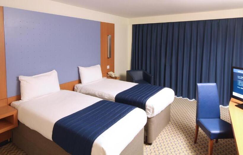 Номер Стандарт, Ramada London North