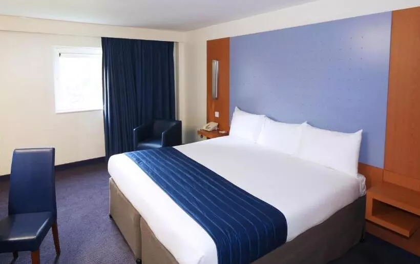 اتاق استاندارد برای معلولان, Ramada London North