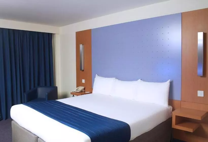 اتاق استاندارد برای معلولان, Ramada London North