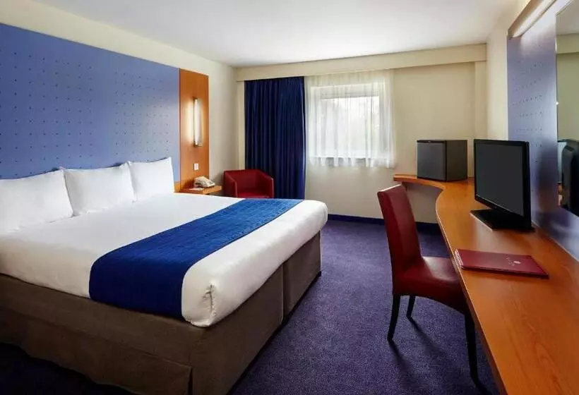 اتاق استاندارد سه نفره, Ramada London North