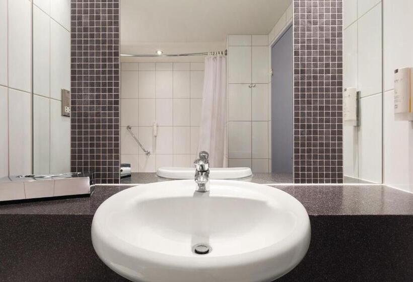 Номер Стандарт Трехместный, Ramada London North