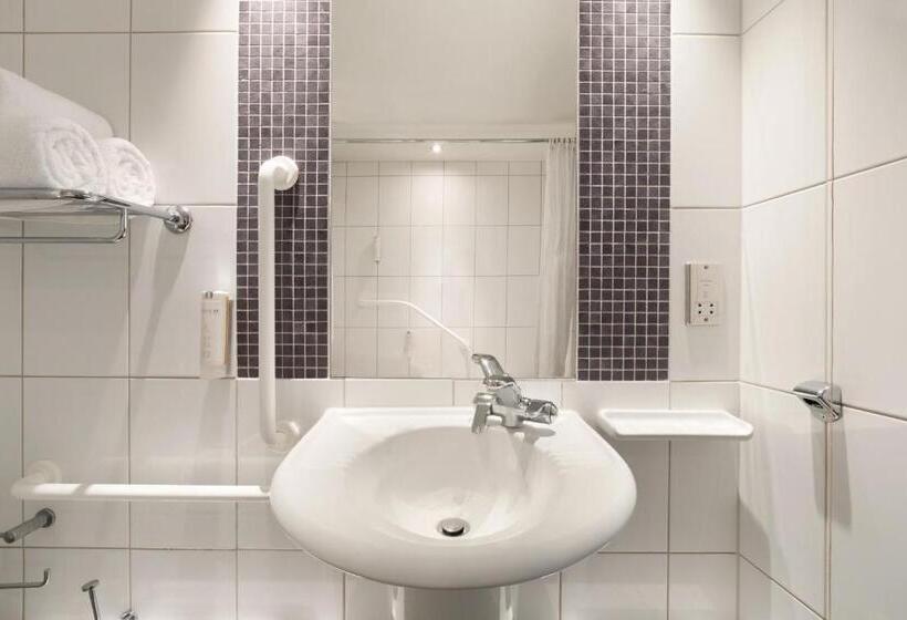 スタンダードトリプルルーム, Ramada London North