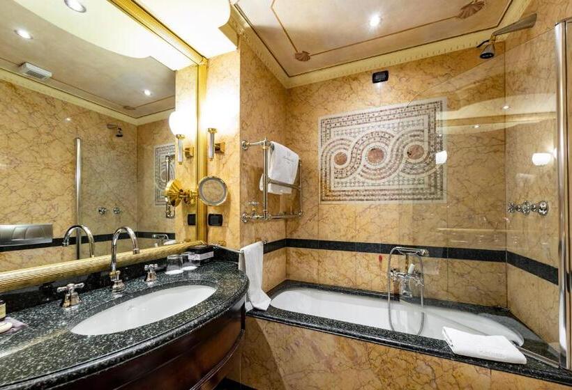 سوییت جونیور, River Chateau