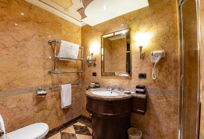 اتاق اکونومی, River Chateau