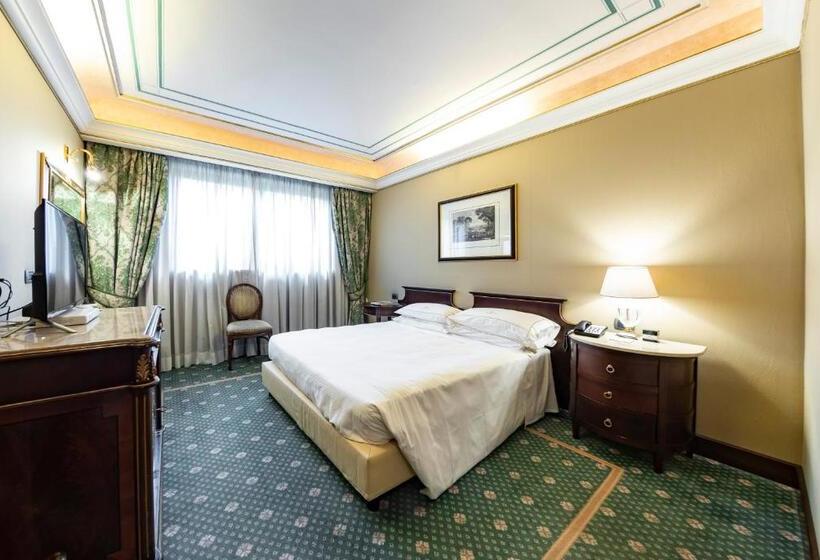 اتاق اکونومی, River Chateau