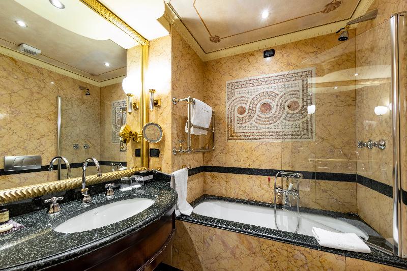 سوییت جونیور, River Chateau