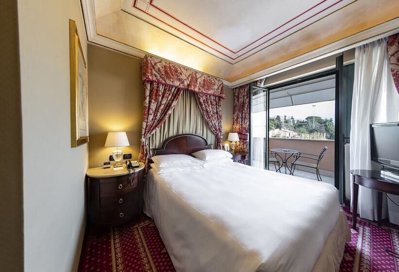 سوییت جونیور, River Chateau