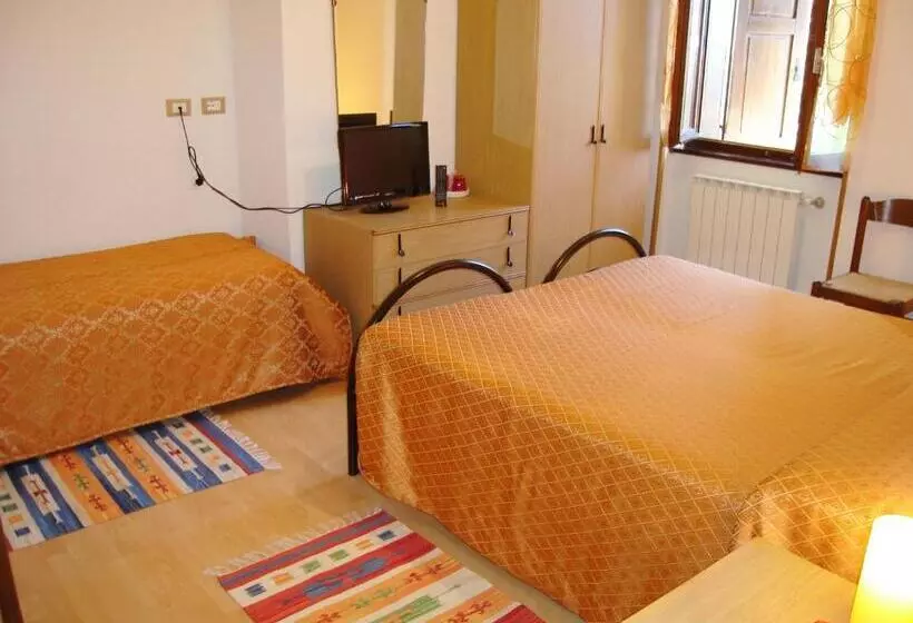 Standard Kolmen Hengen Huone, Spampatti