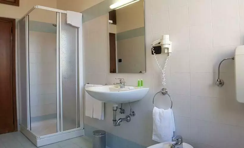 スタンダード４人部屋, Terme Di Castel San Pietro
