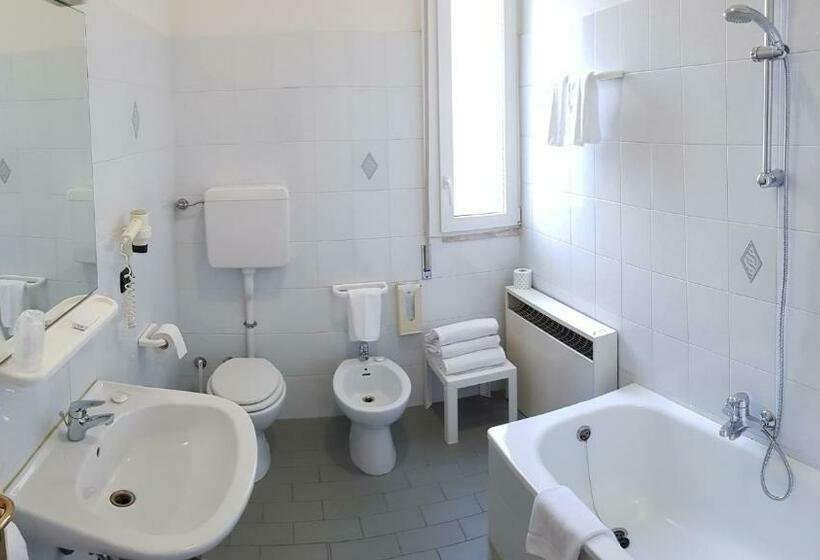 4인용 스탠다드 룸, Terme Di Castel San Pietro