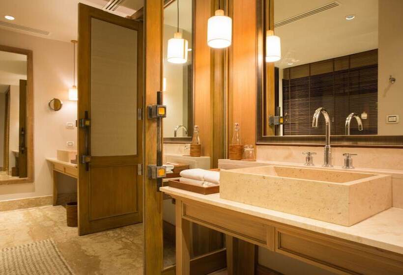 סוויטת ג'וניור נוף לים, Trisara Villas & Residences Phuket