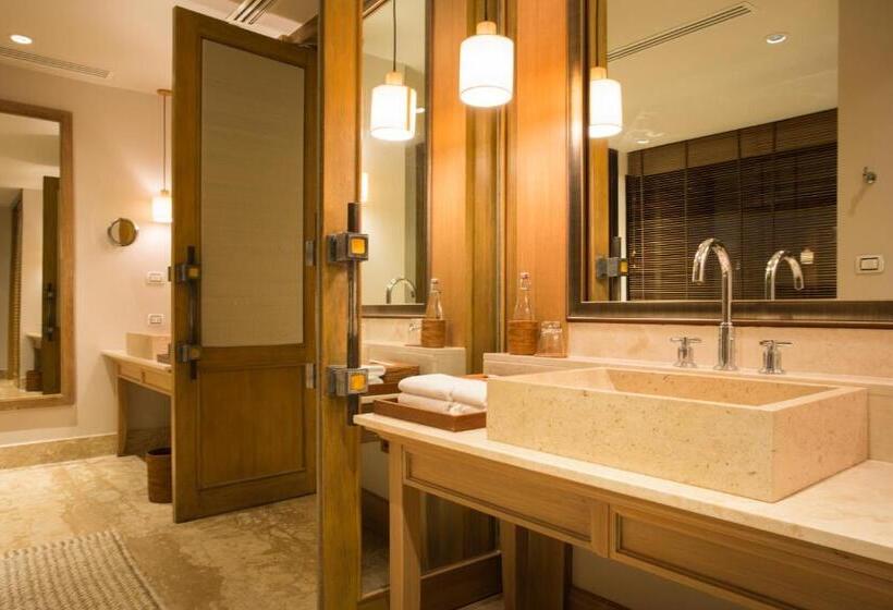 סוויטת ג'וניור נוף לים, Trisara Villas & Residences Phuket