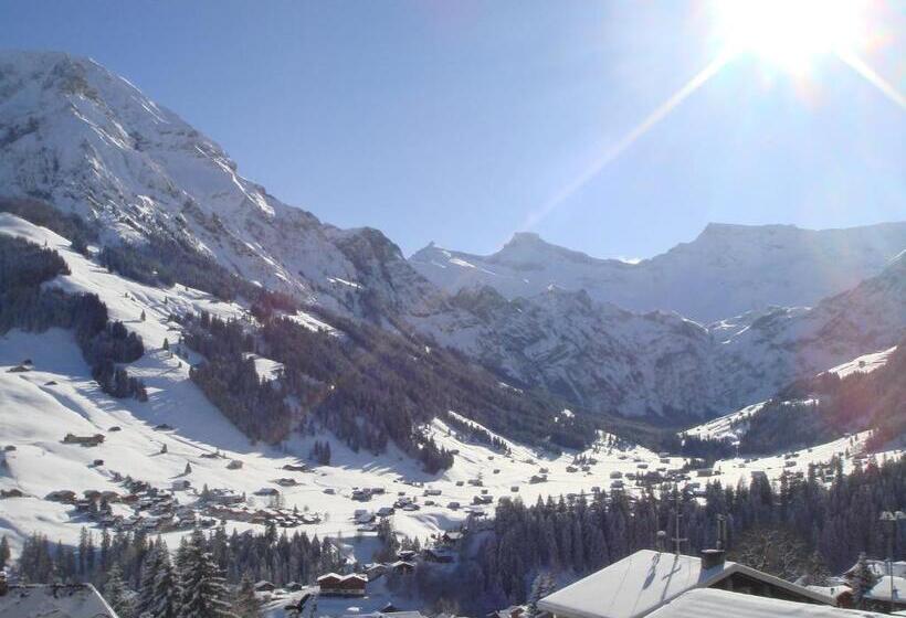 Семейный Номер, Viktoria Eden