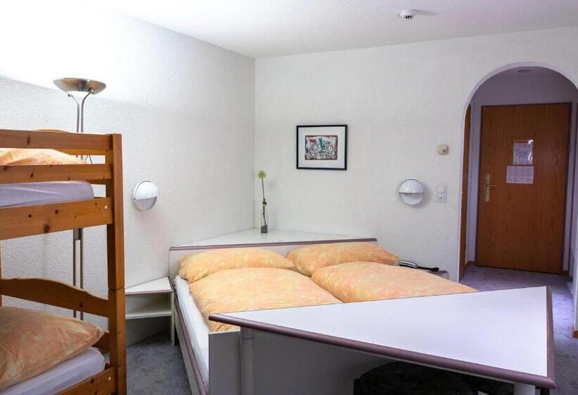 Семейный Номер, Viktoria Eden