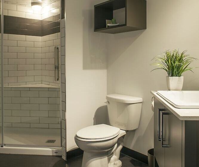 سوییت, L Auberge Du Lac St Pierre